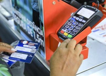 Governo anuncia recarga do vale-alimentação para estudantes