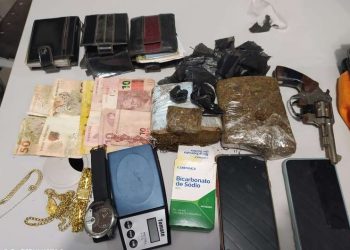 Dois homens são presos com ‘super maconha’ e arma em Itaituba