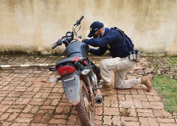 PRF apreende motocicleta com sinais de adulteração na BR-230, em Rurópolis