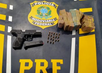 Homem é preso com arma e R$ 40 mil em dinheiro pela PRF durante fiscalização em Itaituba