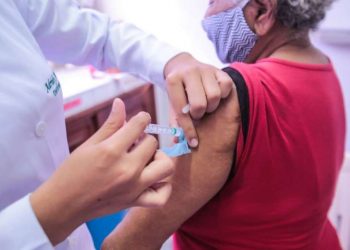 Idosos com 85 anos começam a ser vacinados contra covid-19 nesta segunda em Altamira