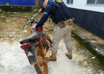 Em Pacajá/PA, a PRF recupera motocicleta roubada