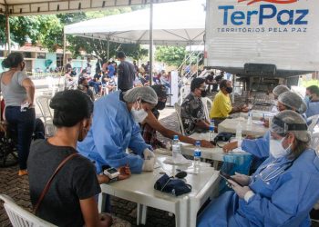 Policlínica Itinerante garante atendimento a pacientes leves de Covid-19 na Transamazônica