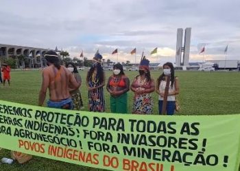 Indígenas manifestam em Brasília contra atividade garimpeira em terras demarcadas