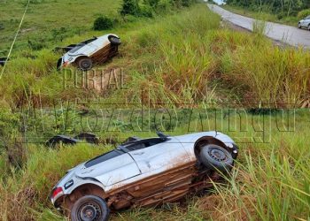 Veículo capota na estrada de Vitória do Xingu