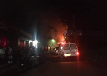 Incêndio destrói três casas em vila na cidade de Senador José Porfírio, no PA; veja o vídeo.