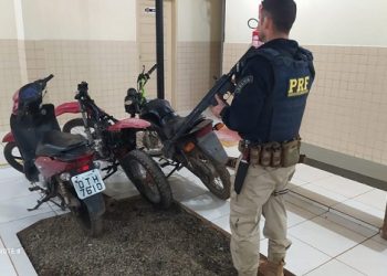 Operação da PRF, recupera 4 motocicletas e prende homem com mandado de prisão em aberto