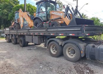 Sefa apreende duas escavadeiras e 13 toneladas de roupas em Marabá