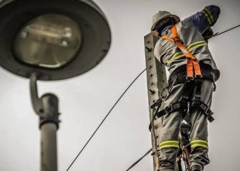 Aneel mantém bandeira vermelha nível dois nas contas de luz em julho