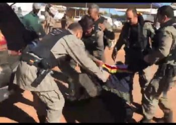 Polícia apura rede de apoio após achar R$ 4 mil no bolso de Lázaro