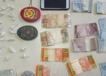 Com o acusado, os policiais civis encontraram drogas e dinheiro (Divulgação/Polícia Civil do Pará))