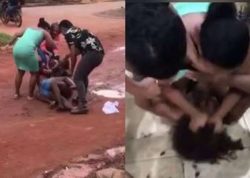 Vídeo: mulheres são flagradas brigando por roupas no meio da rua, em Uruará/PA