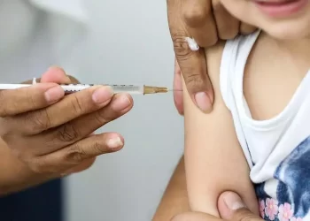 Sociedade Brasileira de Pediatria faz manifesto a favor da vacinação em crianças