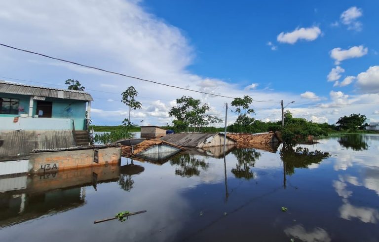 Rio Tocatins em Marabá está o dobro do nível normal e ao menos 2,5 famílias foram atingidas — Foto: Jhone Freires/TV Liberal