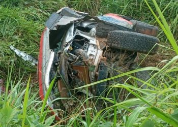 Viatura da PM capota na Rodovia Transamazônica