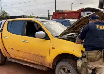O carro foi apreendido após o fim da manifestação dos garimpeiros (Ascom PRF)