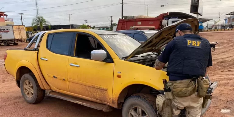 O carro foi apreendido após o fim da manifestação dos garimpeiros (Ascom PRF)