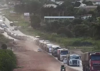 (Divulgação/ jornal Folha do Progresso (a imagem mostra outro bloqueio na BR-163, em 2019)