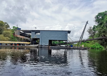 Balsa de garimpeiros que invadiram terra indígena Xipaya é apreendida no Pará