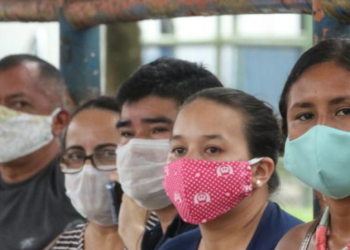 Portaria interministerial desobriga o uso de máscaras de proteção facial em ambientes fechados de trabalho (Akira Onuma / Arquivo / O Liberal)