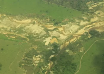 Área deixada por garimpeiros na TI Baú, no Pará. Foto de outubro de 2018. — Foto: Reprodução / Ascom MPF-PA