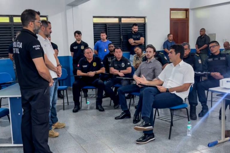 Governador viajou nas primeiras horas da manhã para Altamira, onde reuniu com as forças de segurança - (Foto: Agência Pará)