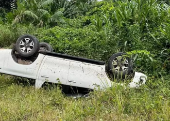Caminhonete capota com ex-prefeito de Marabá dentro