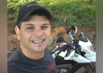 Diego Dias, de 28 anos, foi assassinado no Jardim Araguaia, dentro da casa dele, com 5 tiros, na noite da última quinta-feira (9) (Reprodução / Correio de Carajás)