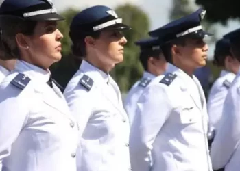 Durante os estudos, a remuneração será de R$ 1.199, além de alimentação, alojamento, fardamento e assistências médico-hospitalar e dentária (Divulgação / FAB)