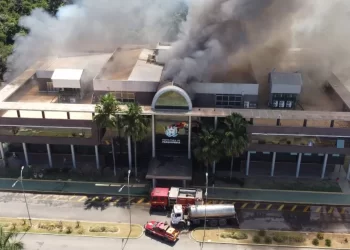 Prédio da Prefeitura de Parauapebas foi atingido por incêndio nesta sexta-feira — Foto: Prefeitura de Parauapebas/Divulgação