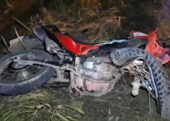 Dois homens morrem após batida entre moto e caminhonete na BR-163