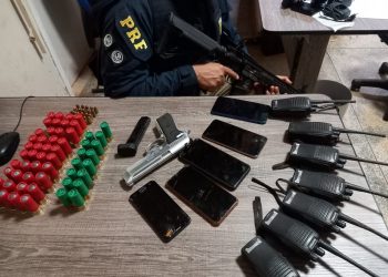 PRF apreende arma e munições em abordagem na BR-222, em Dom Eliseu (PA)