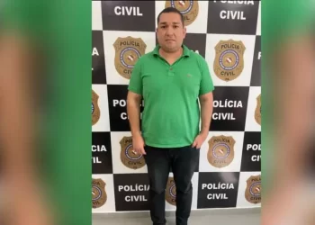 Policiais civis da Seccional da Sacramenta prenderam Alysson Santos Lima. Ele é investigado por estelionato, falsificação de documento público e falsificação do documento particular (Divulgação/Polícia Civil)