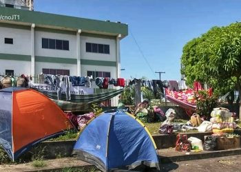 Agricultores e produtores rurais acampam em frente a sede do Incra em Santarém — Foto: Reprodução TV Tapajós