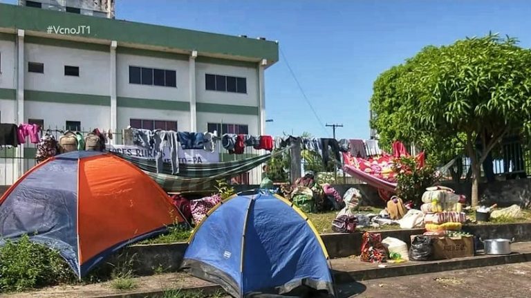 Agricultores e produtores rurais acampam em frente a sede do Incra em Santarém — Foto: Reprodução TV Tapajós