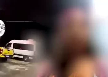 Mulher foi flagrada em tentativa de suborno em Salinópolis — Foto: Detran/Divulgação