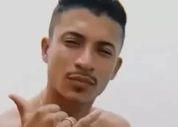 Os policiais tiveram a informação de que o suspeito estava escondido num imóvel do bairro Liberdade (Reprodução / Redes sociais)