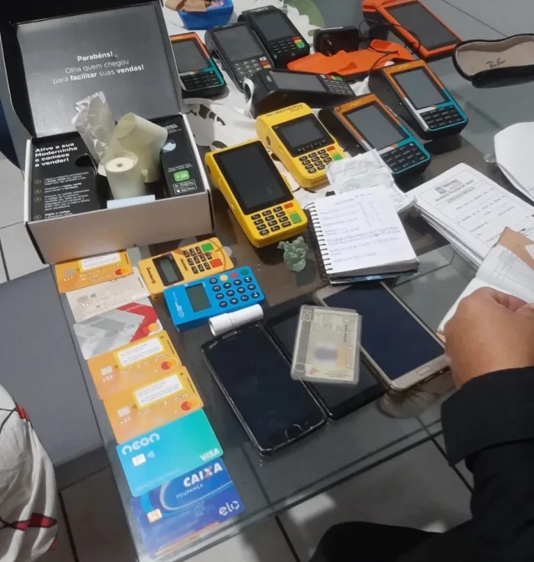 Cartões, máquinas, chips e celulares foram apreendidas em operação policial que ocorre no Pará e mais quatro estados — Foto: Polícia Civil Pará/Divulgação