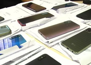 Polícia Civil realiza devolução de celulares roubados que foram recuperados, em Santarém — Foto: Reprodução/TV Tapajós