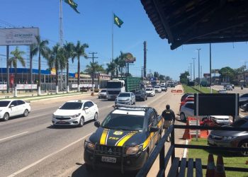 A Polícia Rodoviária Federal também faz a escolta das urnas eletrônicas e fiscaliza o cumprimento da Lei Seca durante o período eleitoral.