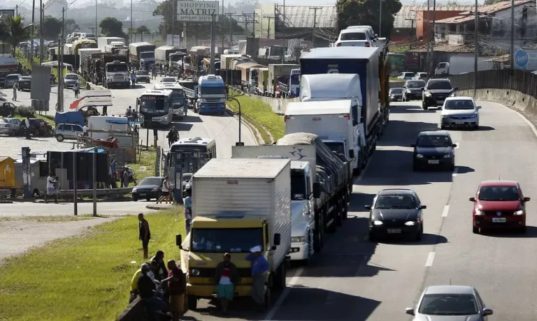 O auxílio tem por objetivo ajudar os motoristas a enfrentar o estado de emergência que decorre da alta do preço de combustíveis e derivados. — Foto: Thomaz Silva/Agência Brasil