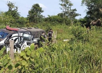 fonteUma viatura do Grupamento Tático Operacional da Polícia Militar capotou durante perseguição a um suspeito de assalto a uma loja de aparelhos celulares e eletrônicos. Os militares tiveram apenas escoriações (Divulgação/Correio de Carajás)