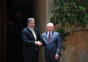 Arthur Lira quer que Lula mude o discurso