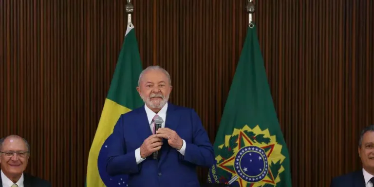 Outro exemplo claro da dificuldade que Lula enfrentaria no Congresso é a aproximação com siglas como PSD, o MDB e o União Brasil (José Cruz/ Agência Brasil)