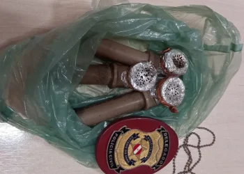 Material usado para consumo de entorpecentes foi entregue à polícia de Rurópolis — Foto: Polícia Civil / Divulgação