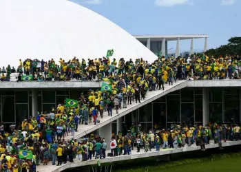 Invasão em Brasília: Polícia investiga presença de suposto explosivo na Câmara dos Deputados
