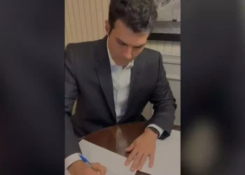 "(..) com este decreto, nós poderemos ampliar e reforçar o número de efetivo de pessoas que estarão em campo fiscalizando", alegou Helder sobre regiões afetadas por crimes ambientais (Divulgação / Secom)