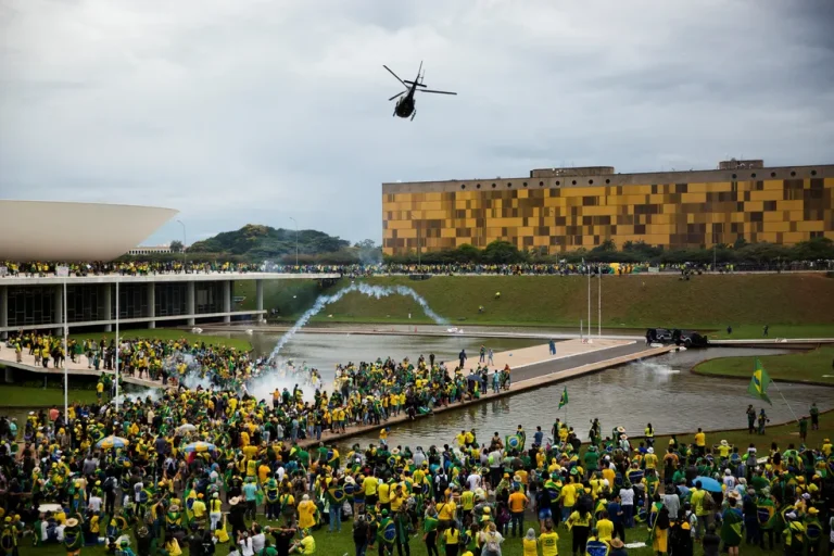 Invasão de golpistas — Foto: Reuters/Antonio Cascio