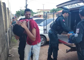 Gustavo Caíque Corrêa, de 20 anos, foi preso por suspeita de envolvimento com tráfico e furtos — Foto: Daniele Gamboa