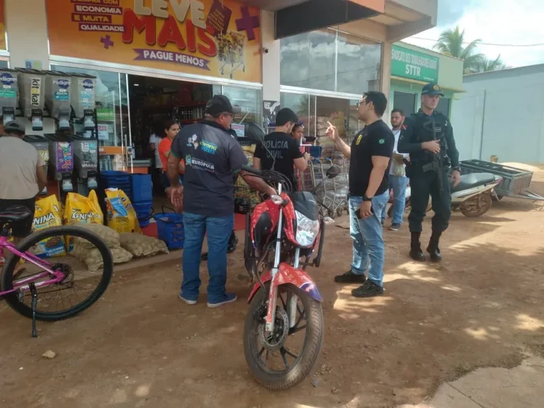 Supermercado localizado no Centro de Rurópolis foi interditado após denúncia de venda de produtos com validade vendida — Foto: Polícia Civil / Divulgação